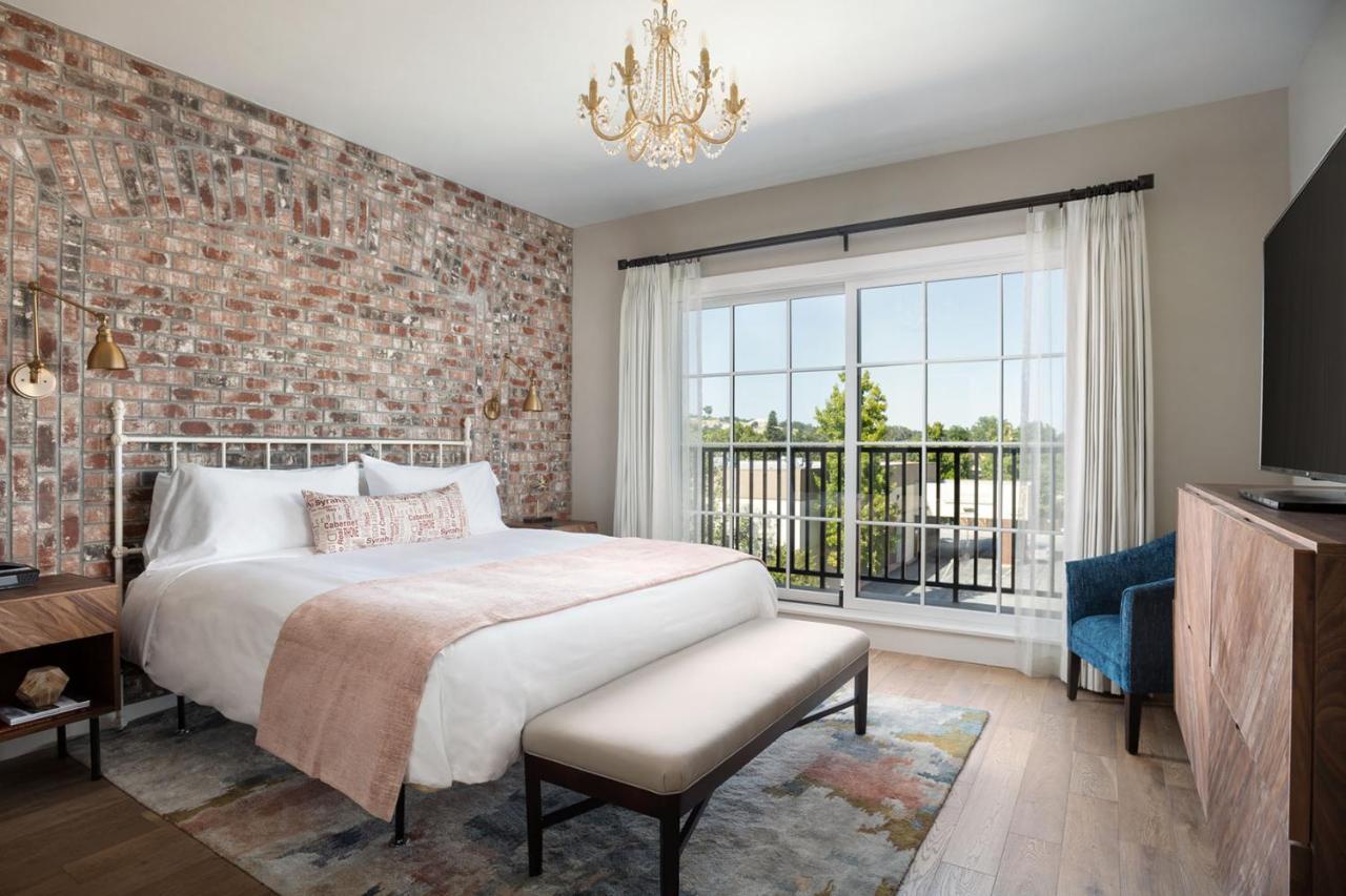 The Piccolo Hotel Paso Robles Room photo